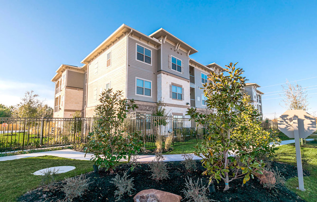 Garden Space at Cue Luxury Apartments, Cypress