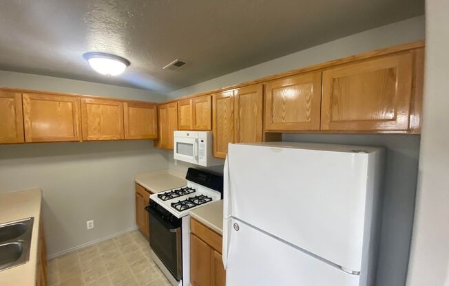 3 beds, 1 bath, $1,095, Unit # 2