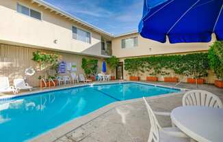 Apartment Building in Sherman Oaks Pool