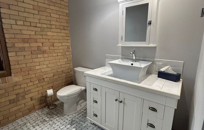 1 bed, 1 bath, 1,005 sqft, $1,695, Unit 203