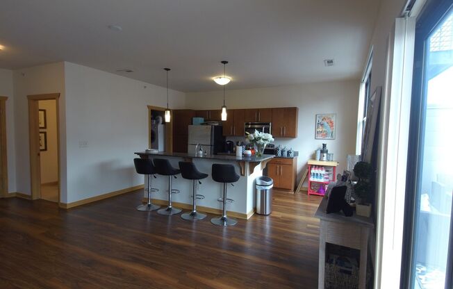 2 beds, 2.5 baths, 1,560 sqft, $3,295, Unit 402