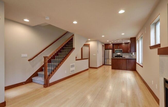 Stunning 3bd, 2.5ba Townhome Available in Great Neighborhood!