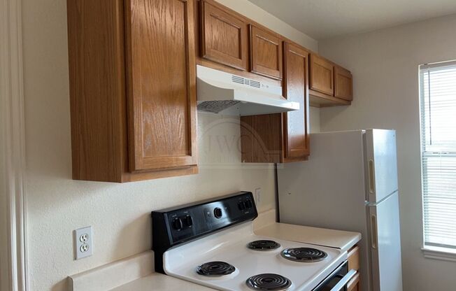 2 beds, 1 bath, $795, Unit 5804 Greengate Unit C