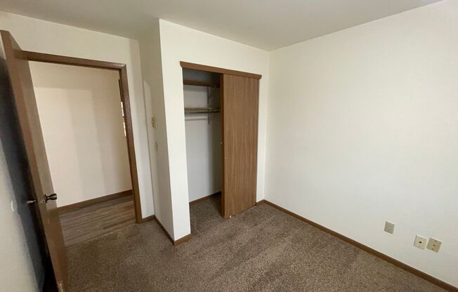 3 beds, 1 bath, 1,040 sqft, $1,695, Unit 3172-304