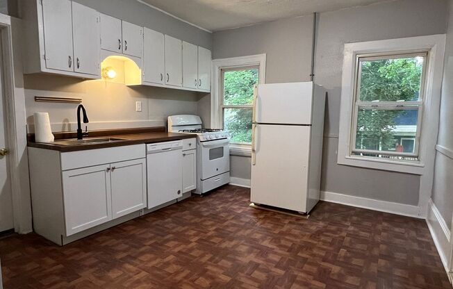 209 Gold NW - Apt 2 - Upper Unit – Great West Side Location!