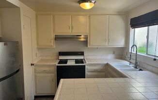 1 bed, 1.5 baths, $2,350, Unit D