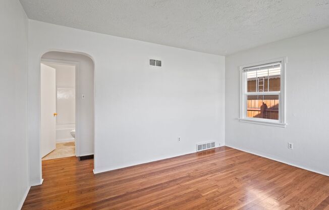 2 beds, 1 bath, $1,395