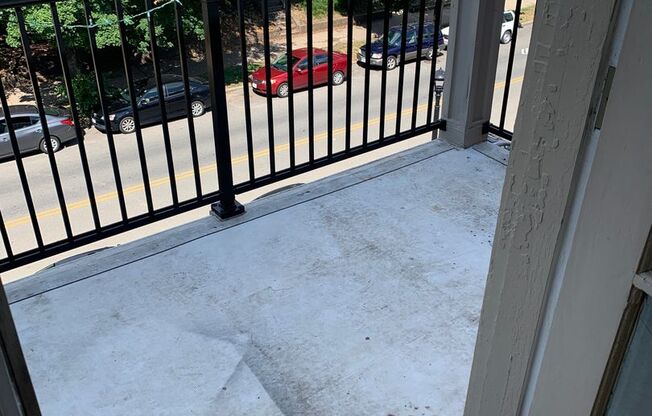 3 beds, 1 bath, $1,800, Unit Apt.  5