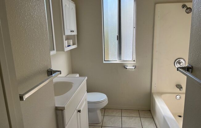 1 bed, 1 bath, $1,900, Unit High, 730 #D