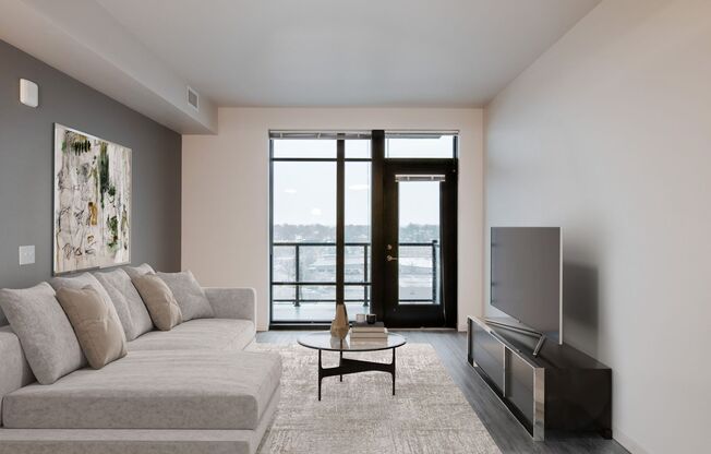 1 bed, 1 bath, 692 sqft, $1,915, Unit 721