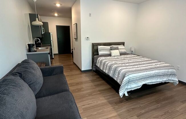 Studio, 1 bath, 425 sqft, $1,440, Unit 122 - Furnished