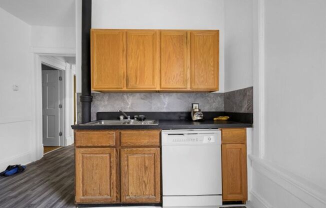 716-716A-718 E Pearson St