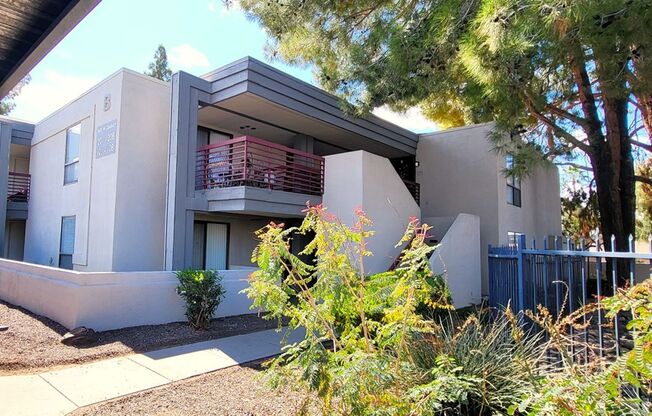 VERY NICE & AFFORDABLE 2 BED / 2 BATH CONDO – W/D, PATIO, POOL!