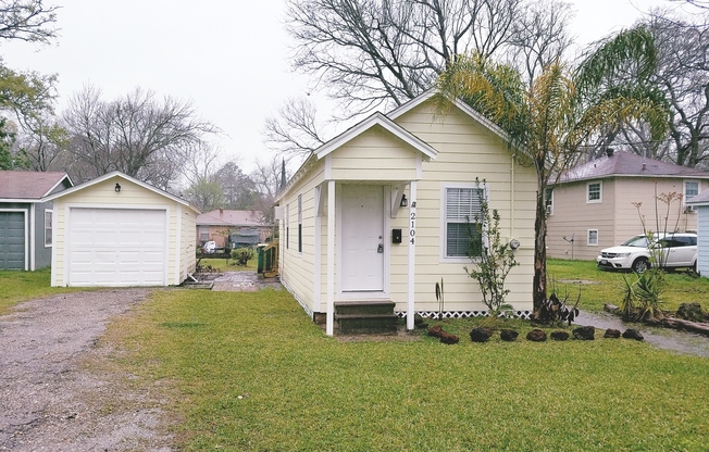 2104 N GALVESTON AVE