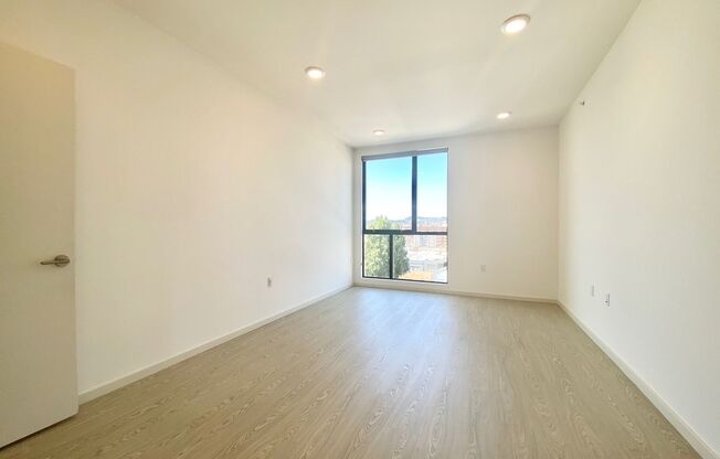 Studio, 1 bath, 410 sqft, $2,040, Unit 1335 Folsom St, Unit 501