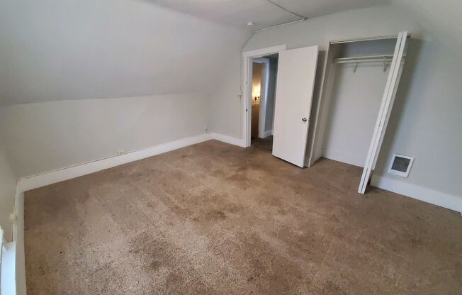 5 beds, 1 bath, $1,595