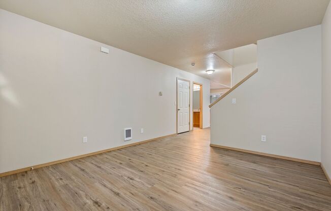 Beautiful 4bed/2.5bath - 1/2 OFF First months rent!