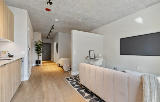 1042 W VAN BUREN