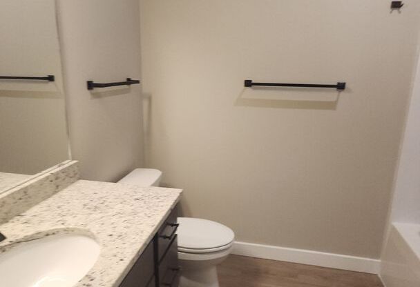2 beds, 2 baths, 1,124 sqft, $1,795, Unit 880-201