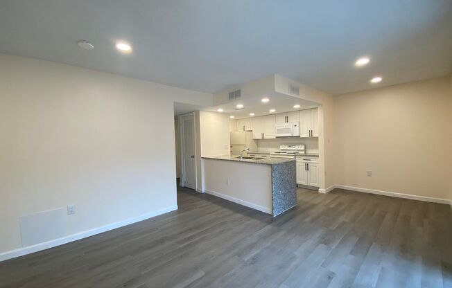 NEWLY RENOVATED 2 BED 2 BATH CONDO NEAR UCF and FULLSAIL UNIVERSITY