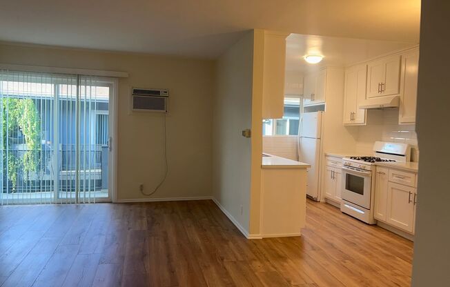 2 beds, 1.5 baths, 912 sqft, $2,895, Unit 8