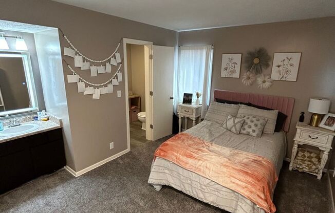 2 beds, 1.5 baths, 680 sqft, $949, Unit 8534