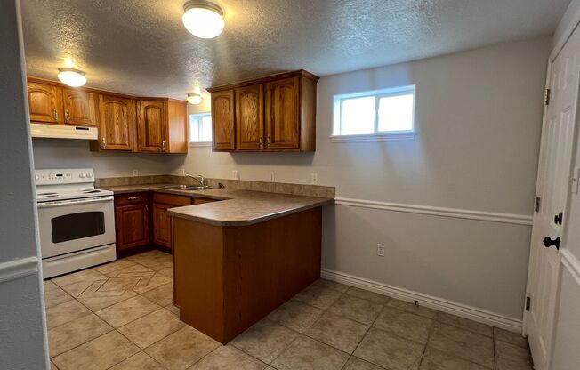 1 bed, 1 bath, $850, Unit 156 1/2 McKinley Ave