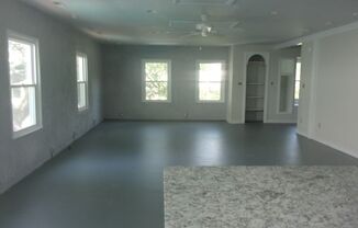 Studio, 1 bath, 600 sqft, $1,249, Unit 524 S 4th St.-Apt C