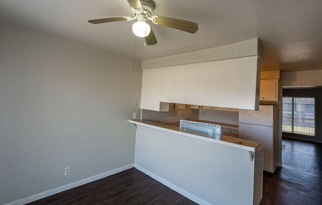 3 beds, 2 baths, 1,296 sqft, $1,500, Unit 1010