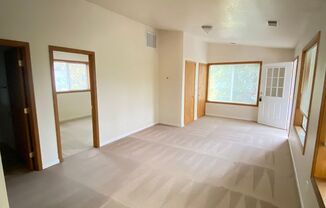 2 beds, 1 bath, 805 sqft, $1,500, Unit 2518 Siskiyou Blvd