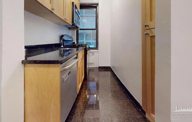 2 beds, 1 bath, $7,200, Unit 5C