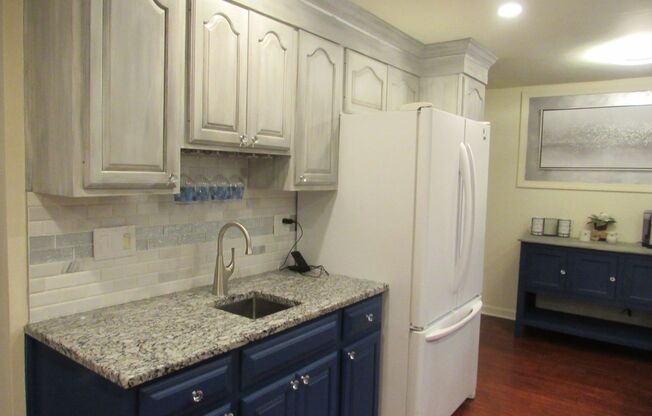 Gorgeous 3 Bedroom Lowell Townhouse For Rent!