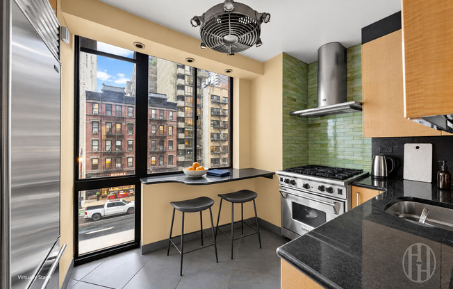 3 beds, 3 baths, 1,985 sqft, $11,000, Unit 4CD
