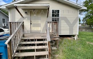 2 Bedroom, 1 Bathroom Home in Lafayette!