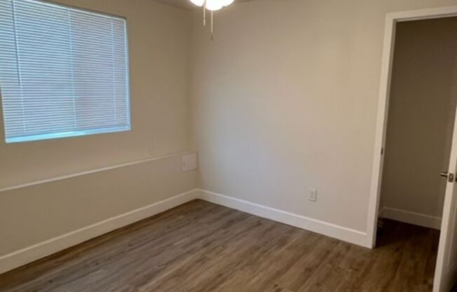 2 beds, 1 bath, 500 sqft, $2,300, Unit B