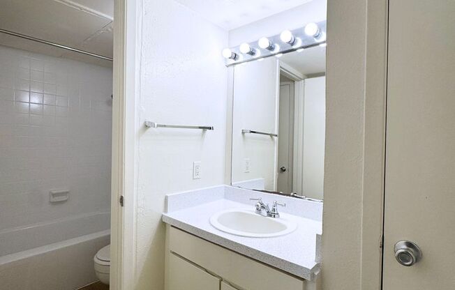 1 bed, 1 bath, 619 sqft, $1,275, Unit OPA-154