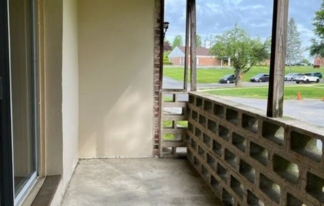 2 beds, 1 bath, 900 sqft, $1,525, Unit 123