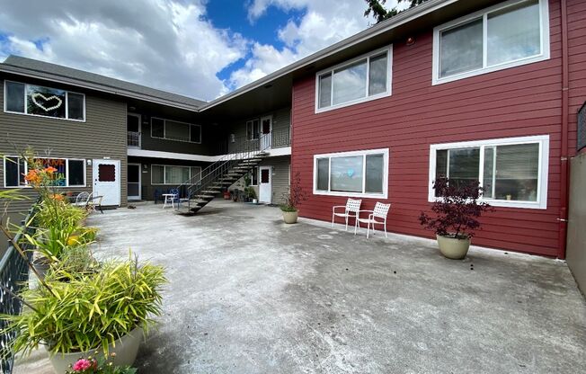 Spacious Montavilla 2 Bedroom Top Floor Unit- Great Natural light- Carport- Fur Babies Welcome