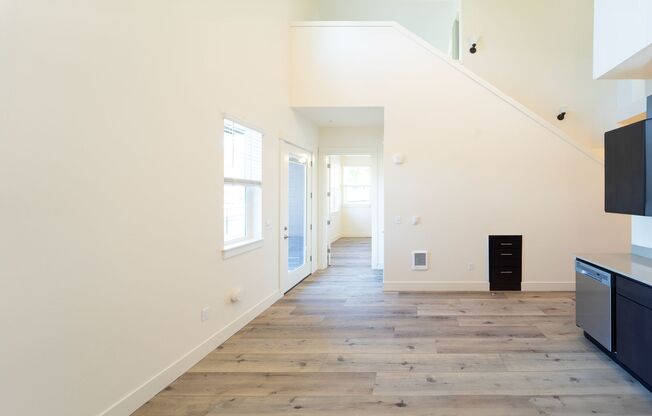 3 beds, 2 baths, 1,016 sqft, $2,299, Unit 1101