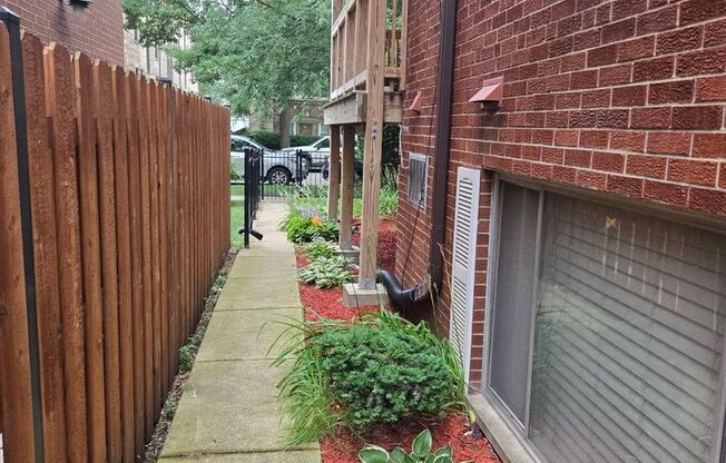 417 S Kenilworth Avenue Apt 8, Oak Park, IL 60302