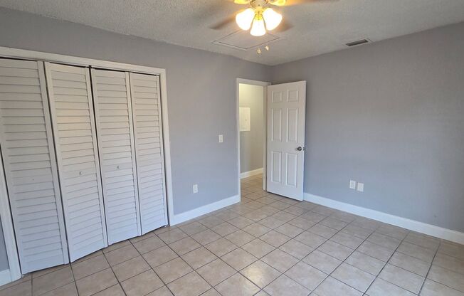 2 beds, 1 bath, 1,000 sqft, $1,395, Unit 5720 D