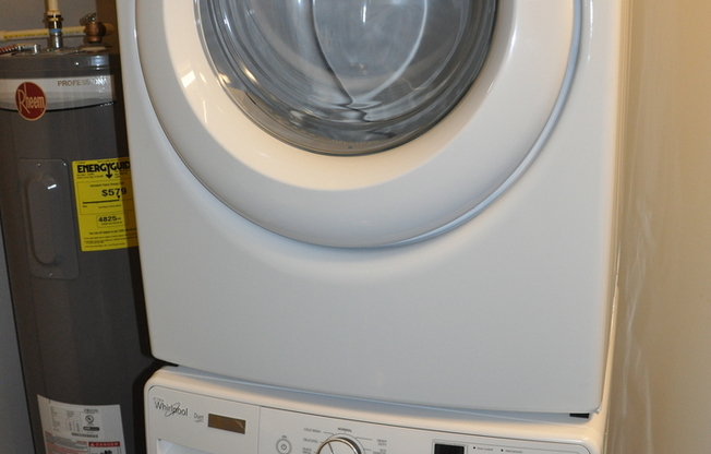 2 beds, 1 bath, 957 sqft, $1,975, Unit 307