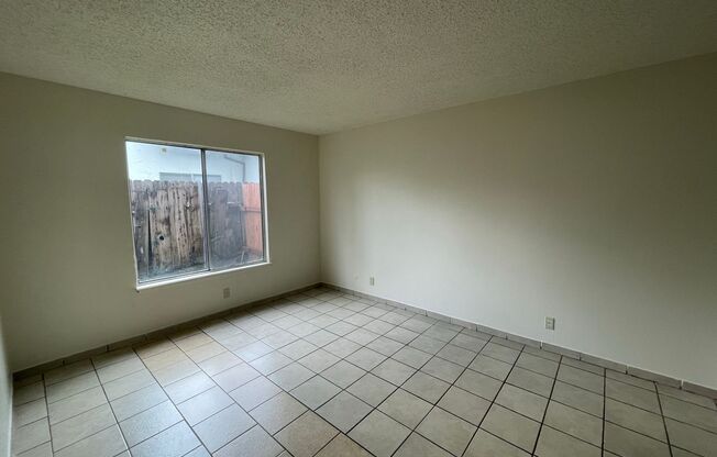 2 beds, 1 bath, 825 sqft, $1,250, Unit #9