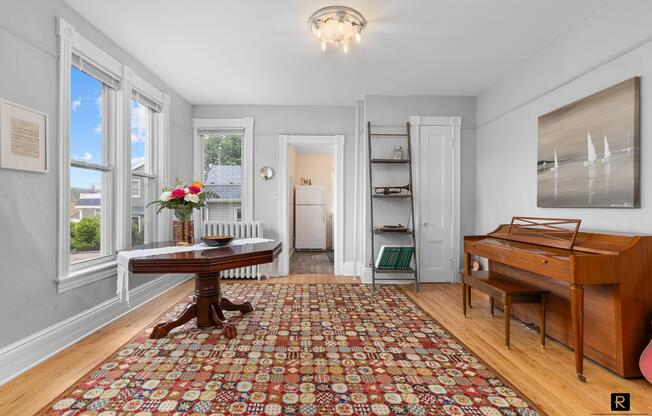 111 ROCHELLE ST W