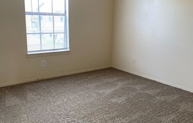 2 beds, 1 bath, 950 sqft, $795, Unit 6913-504