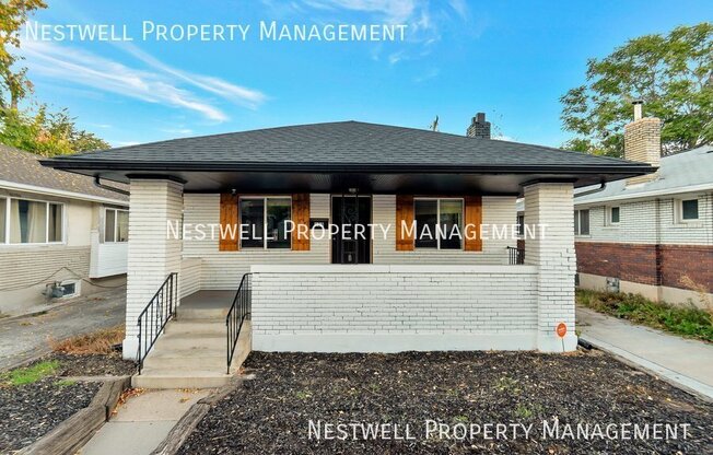 123 E HAMPTON AVE
