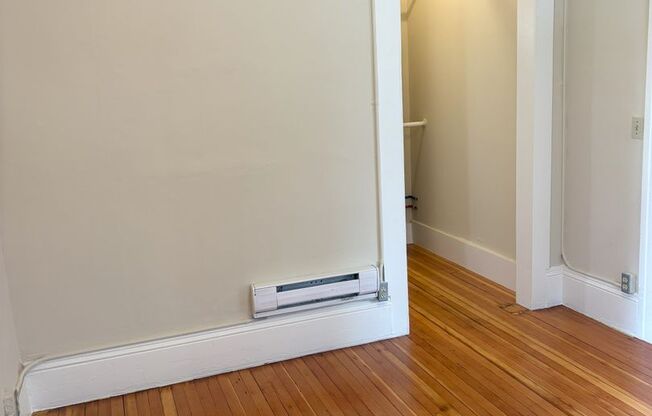 1 bed, 1 bath, 400 sqft, $1,200, Unit 05