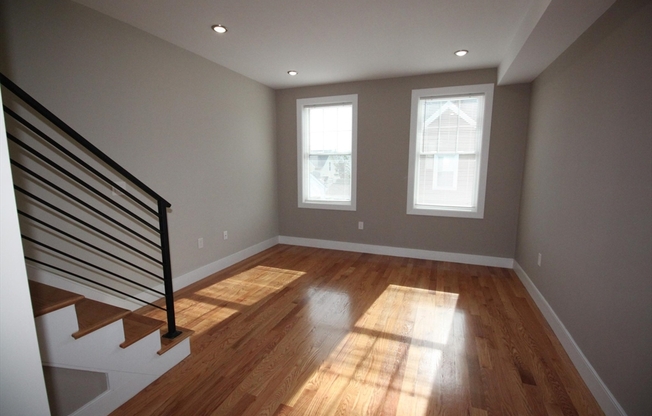 114 MAIN ST