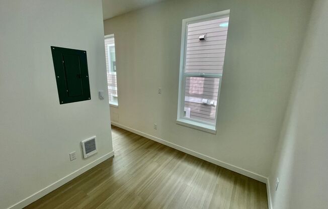 Studio, 1 bath, 326 sqft, $1,175, Unit 8