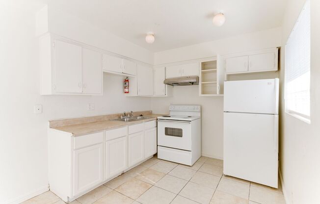 HOUSING CHOICE VOUCHER APPROVED! Bright & Spacious 2-Bedroom Upstairs Unit in Central Las Vegas!